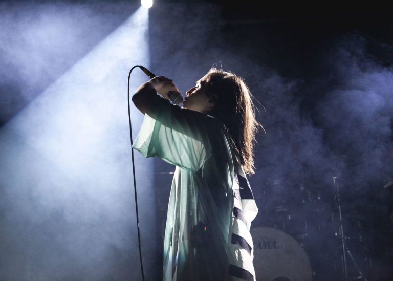 LIVE PHOTOS + REVIEW: Alice Merton & Sion Hill Made London Jump Up and Down with Joy