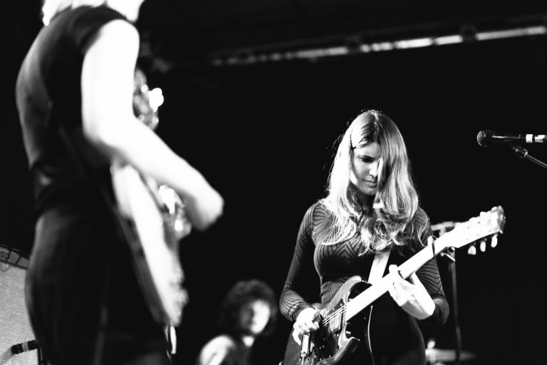 Smoke Fairies conclude their UK tour with a mesmerizing guitar-driven performance