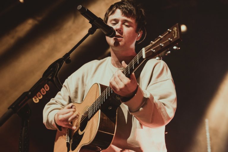 Alec Benjamin brings the (UN)COMMENTARY Tour to London