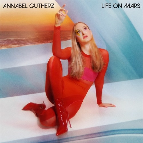 Annabel Gutherz pays tribute to Bowie with “Life on Mars” cover