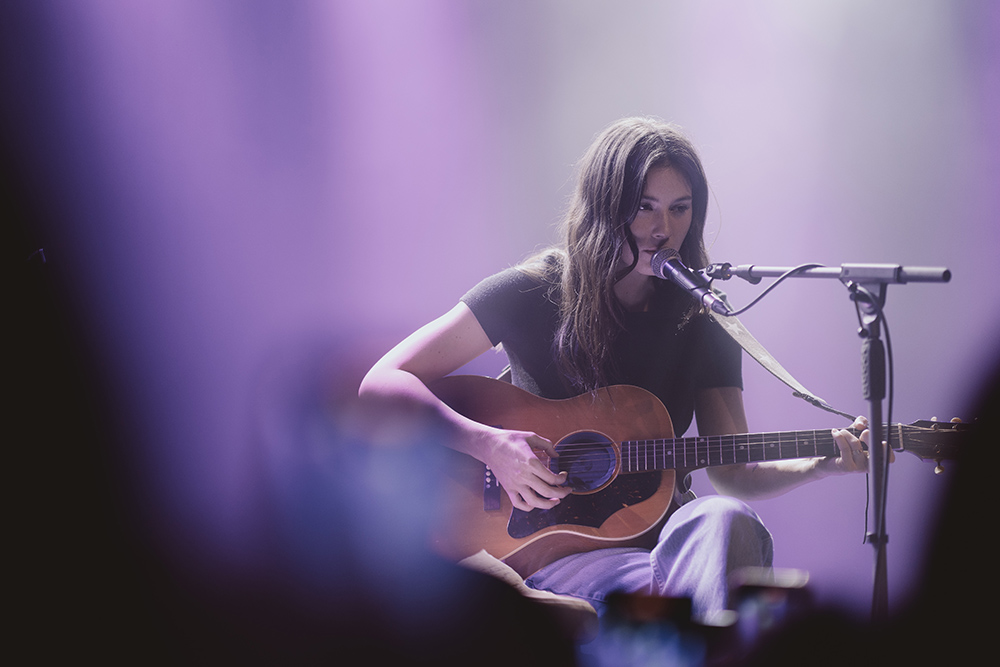 Gracie Abrams’ endearing acoustic show in Southampton, UK » // MELODIC ...