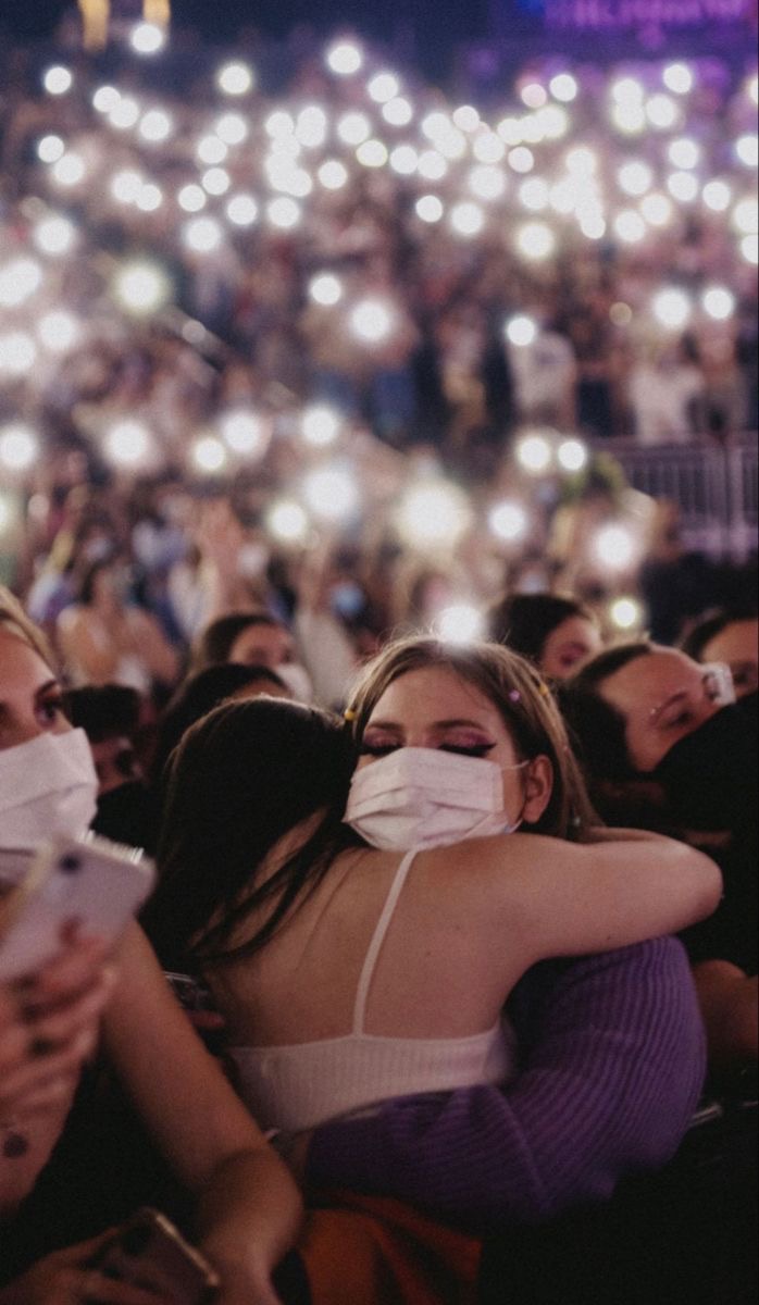 5 Types of People You Meet at Concerts