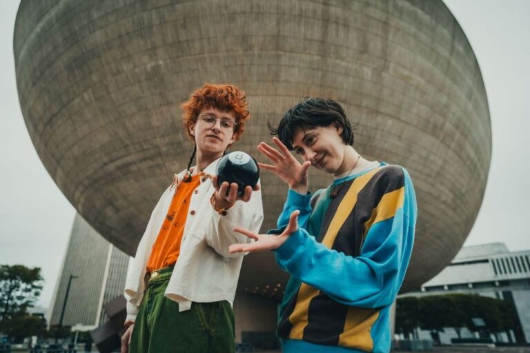 Cavetown gets ready for tour with new single “magic 8 ball”