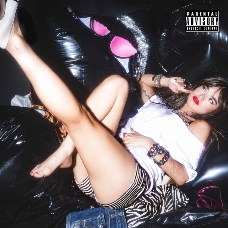 Zoe Ko announces her new EP ‘not ur girlfriend’ and releases new single “furr”
